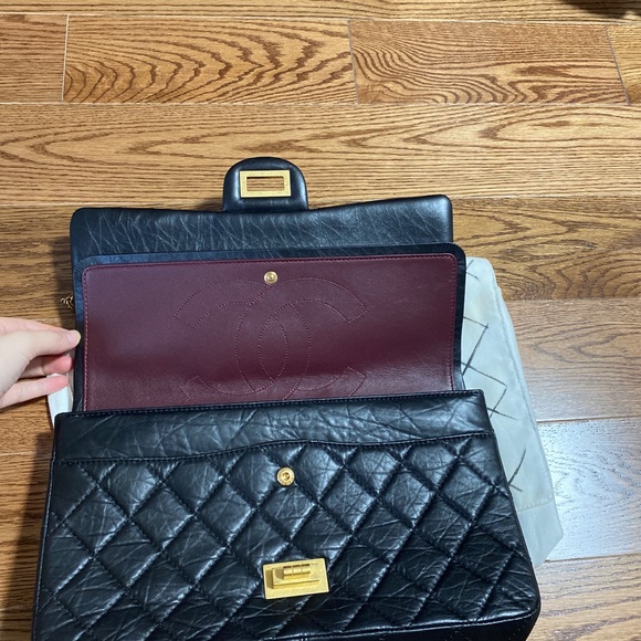 Brand new Chanel 2.55 maxi reissued hand bag - Picture 2 of 8